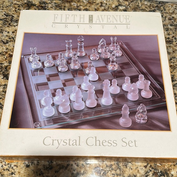 FIFTH AVENUE CRYSTAL CHESS ♟️ SET - Picture 2 of 8